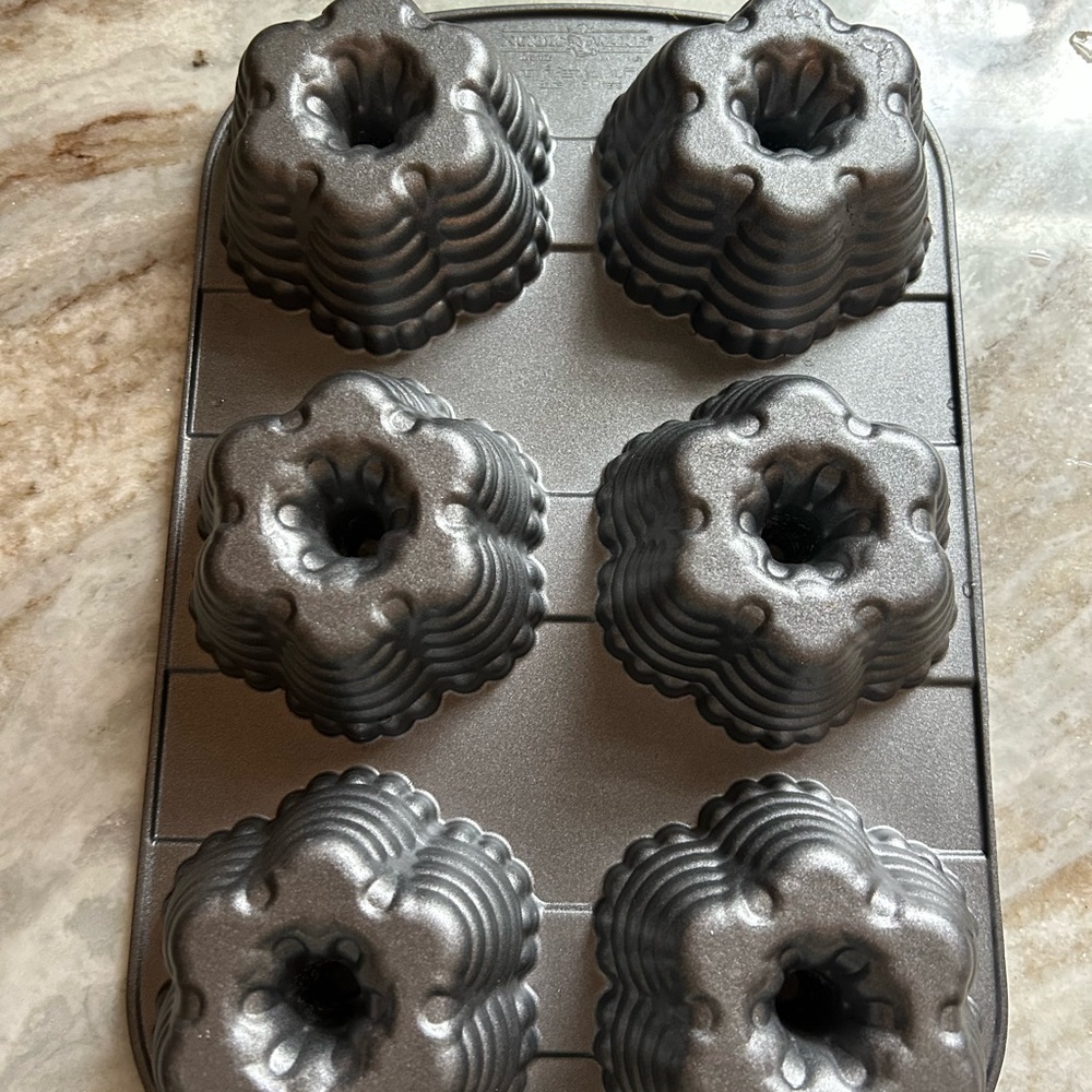 Nordic Ware Multi Mini Bundt Pan 6 cups 1.5L Cast Aluminum Bakeware Baking